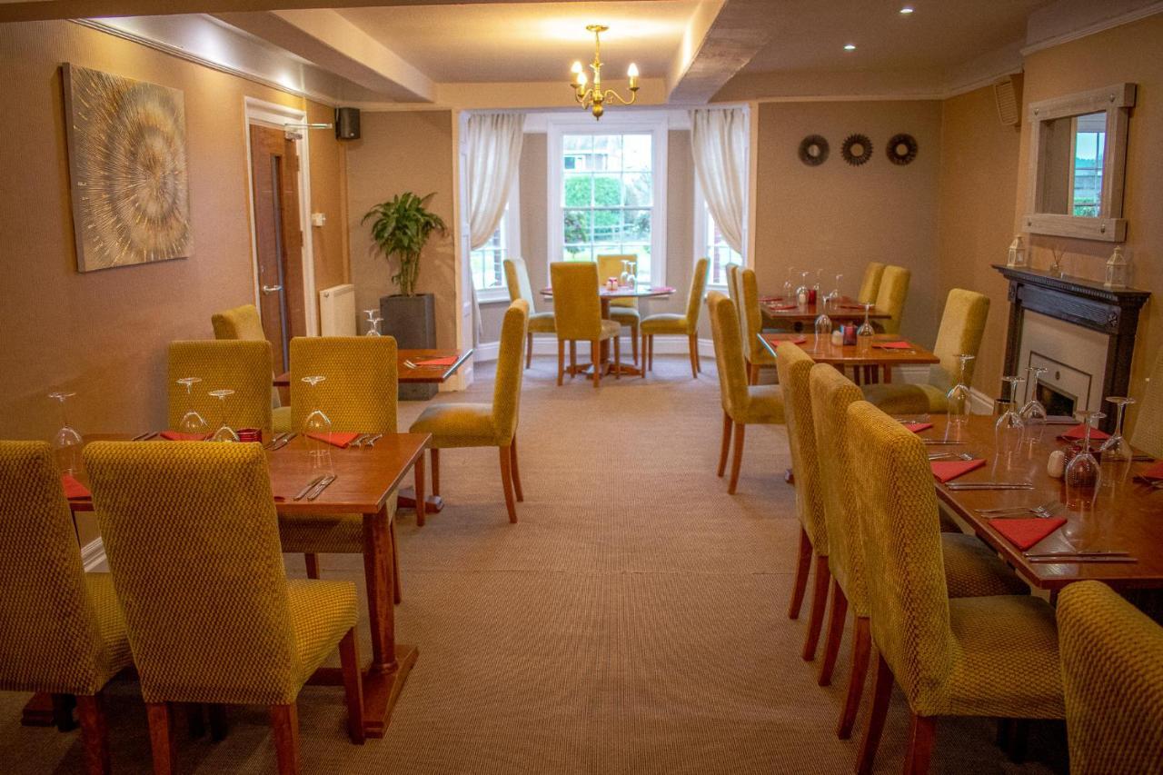 The Lion Hotel Llansantffraid-ym-Mechain Eksteriør billede